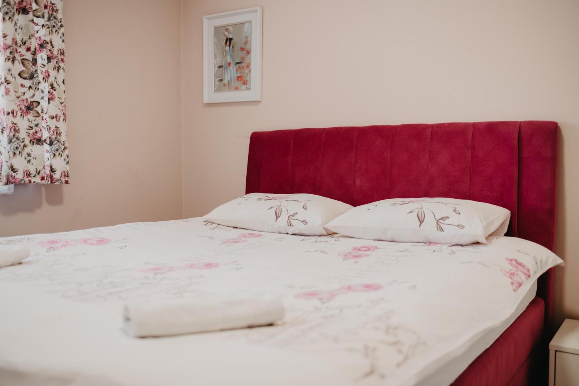 Prenociste Park Bed and Breakfast Modrica Exteriör bild