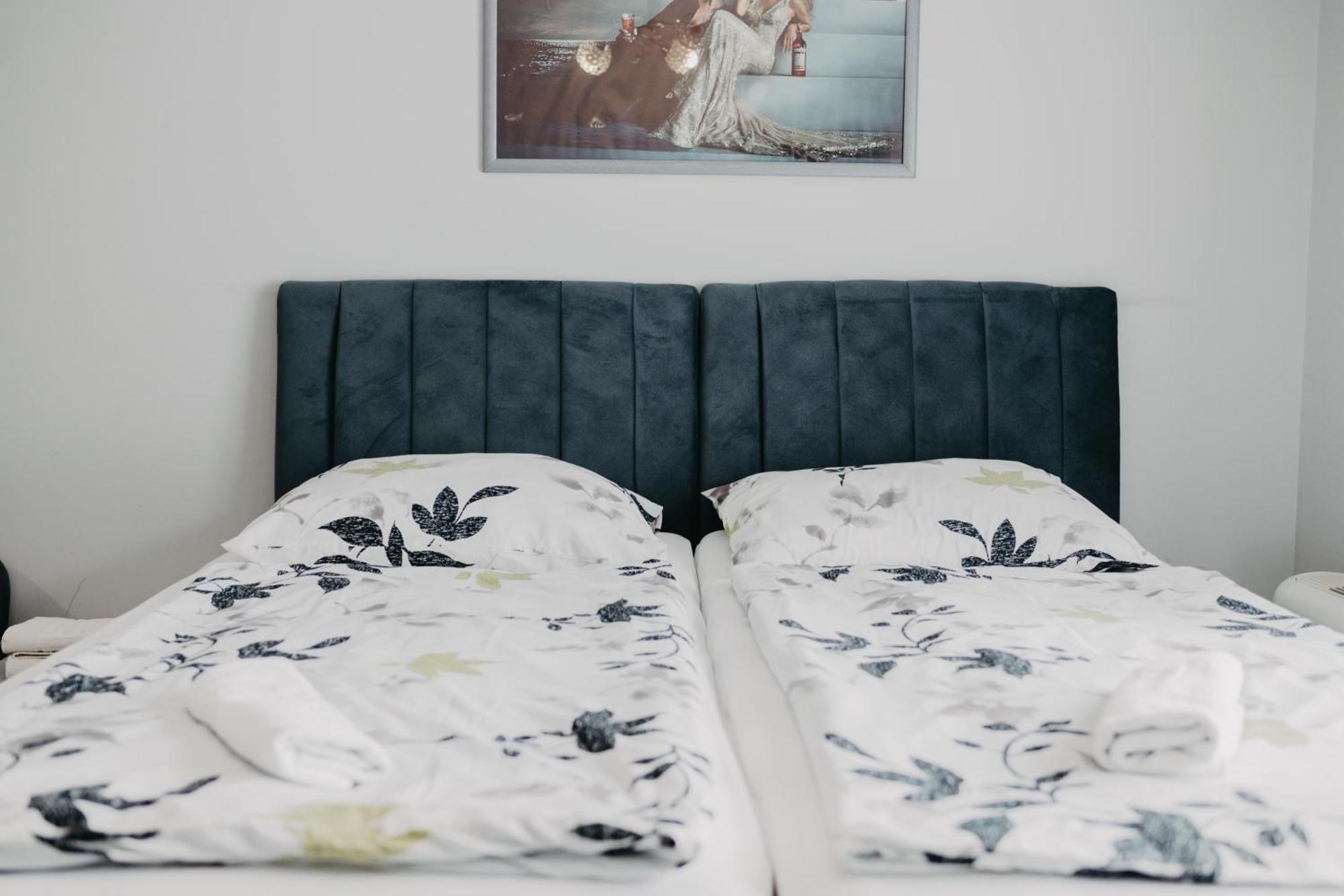 Prenociste Park Bed and Breakfast Modrica Exteriör bild